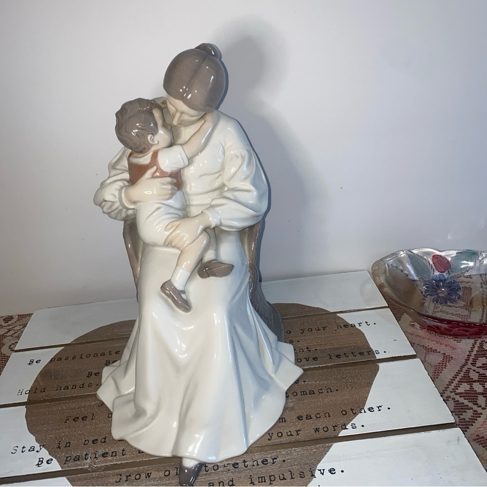 BING AND GRONDAHL FINE‎ PORCELAIN STATUE #1 QUALITY  MOTHER AND CHILD LOVE #MINT